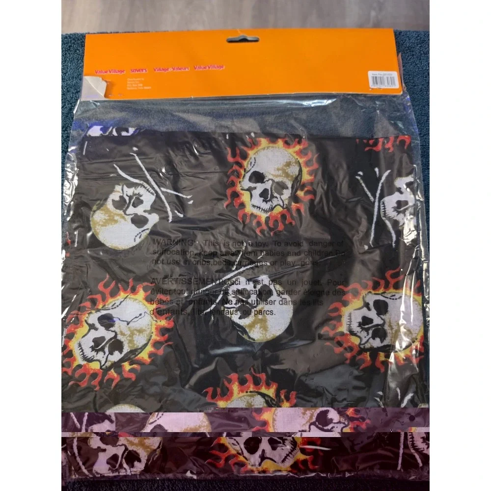 Nos Vtg  BANDANA NEW SEALED SKULL PATTERN